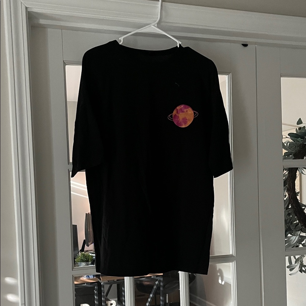 ROMWE Black Tee with Pink and Orange Planet Design